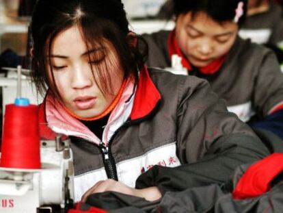 Trabajadoras de una f&aacute;brica textil en China.