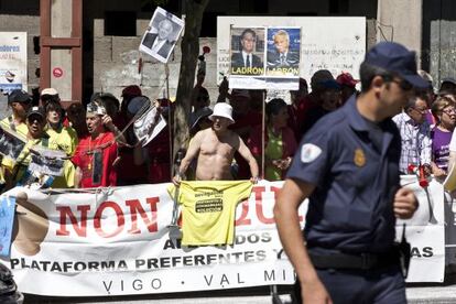 Los preferentistas a las puertas del Parlamento 