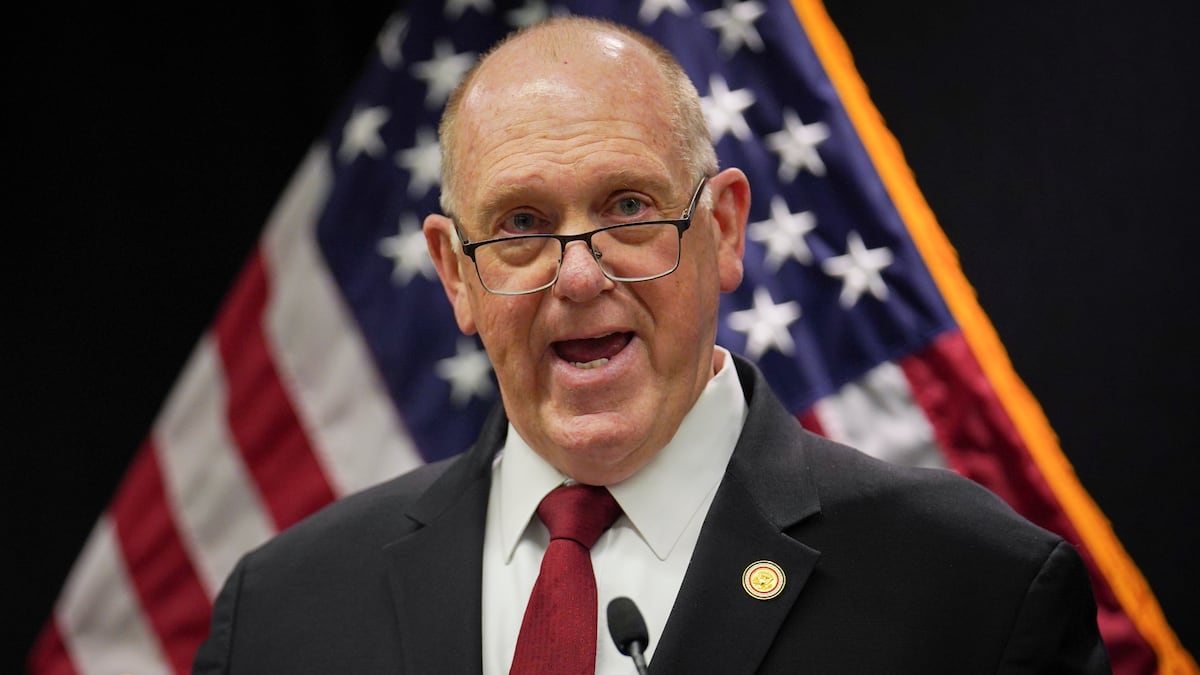 Trump retira a 700 agentes federales de Minnesota tras protestas y mayor colaboración local