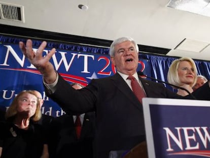 Newt Gingrich y su esposa, Callista,se dirige a sus seguidores tras la victoria en Carolina del Sur.