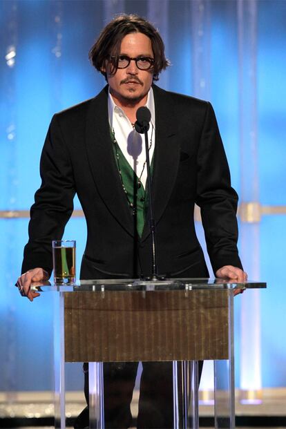 Johnny Deep con chaleco verde, en un momento de la ceremonia. 