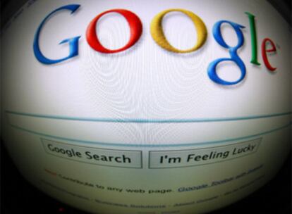 Una imagen distorsionada del logotipo del buscador Google.