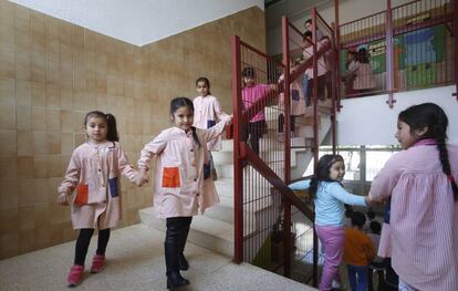 Alumnos del colegio público Montessori en la localidad catalana de Rubí.