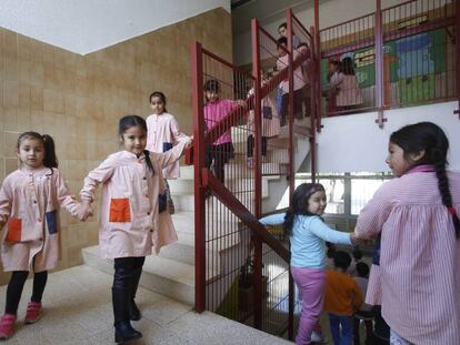 Alumnes de l'escola pública Montessori a Rubí.