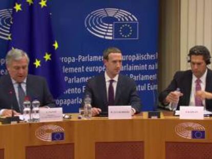 Comparecencia de Mark Zuckerberg (centro) en el Parlamento Europeo el pasado 25 de mayo.