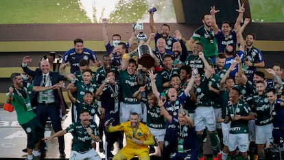 Los futbolistas del Palmeiras celebran el título de la Libertadores.