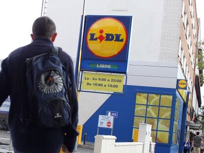 Entrada a un supermercado Lidl en Madrid.