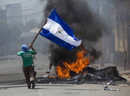 A young man at a protest in Masaya (Nicaragua) in 2018.