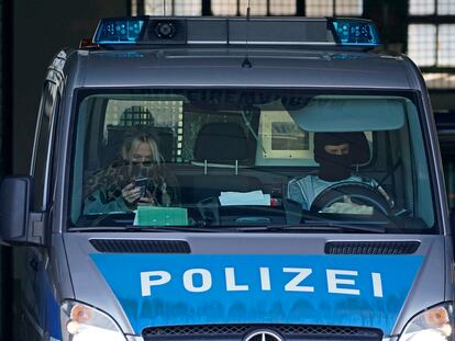 Un coche de la policía alemana, este miércoles en Karlsruhe.