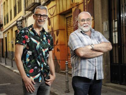 Federico Armenteros e Paco Tomás no bairro de Chueca, em Madri.