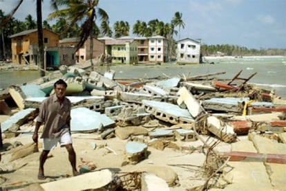 Nicobar intenta recuperar la normalidad tras ser golpeado duramente por el <i>tsunami</i>.