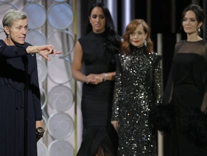 Frances McDormand tras recibir su premio en los Globos de Oro.