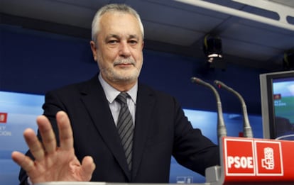 José Antonio Griñán, durante la rueda de prensa tras la reunión en Ferraz.