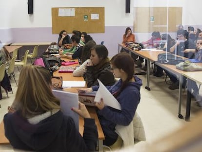 Estudiantes en la facultad de Psicolog&iacute;a de la Universidad de Sevilla