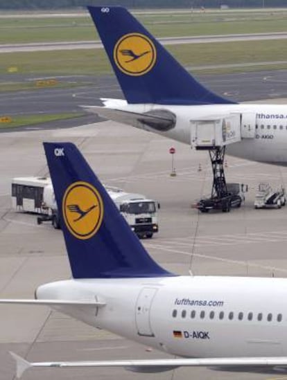 El personal de cabina de la compañía aérea alemana Lufthansa comenzará la huelga hoy, viernes, a las 03.00 horas GMT en el aeropuerto de Fráncfort, lo que creará previsiblemente trastornos en algunos vuelos.