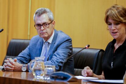 Luis del Río y Dolores Delgado, este martes durante la presentación de los datos de la Fiscalía de Seguridad Vial.