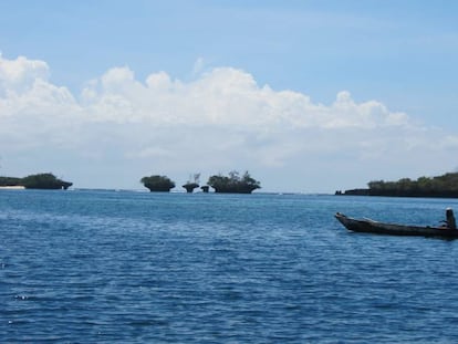 Un pescador en los alrededores de la isla Wasini (Kenia).