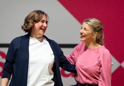 La vicepresidenta segunda del Gobierno, Yolanda Díaz, junto a Ada Colau en un acto de Sumar en Barcelona.