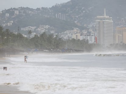 Una playa de Acapulco antes de la llegada de la tormenta 'Madeline', el 18 de septiembre de 2022.