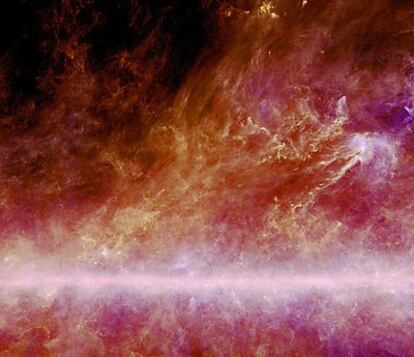 Estructuras de polvo frías a la distancia de hasta 500 años luz del Sistema Solar observadas por el satélite <i>Planck</i>. La región rosada en la parte inferior de la imagen es la Vía Láctea.