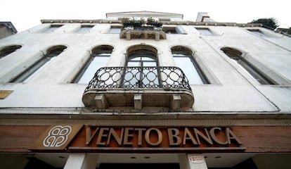 Entrada del Veneto Banca, en Venecia (Italia).