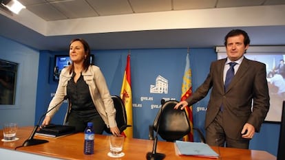 María José Català, exconsejera de Educación, junto al exvicepresidente del Consell, José Císcar.