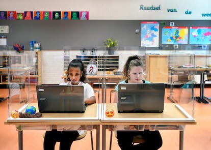 Un clase en un colegio en Den Bosch, en Países Bajos, en mayo de 2020.