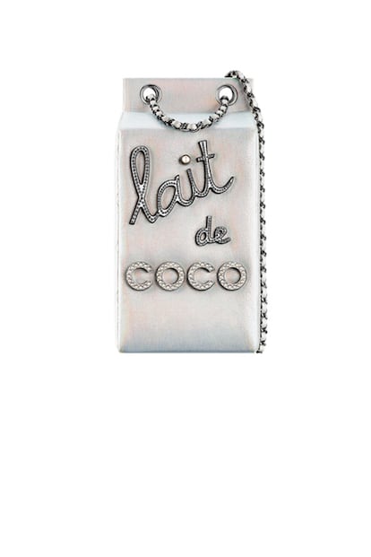 Bolso de Chanel al más puro estilo cartón de leche (3.200 euros).