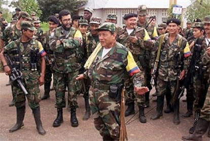 El jefe de las FARC, Manuel Marulanda, alias <i>Tirofijo</i>, en Los Pozos, durante una ronda de negociaciones.