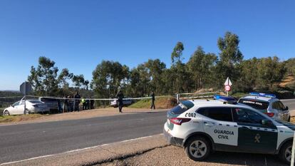 Accés al pantà de Huelva on ha estat localitzat el cos d'una dona aquest migdia.