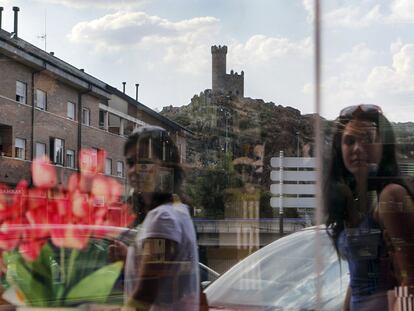 Vista de la Torre de los Lodones desde el pueblo de Torrelodones.