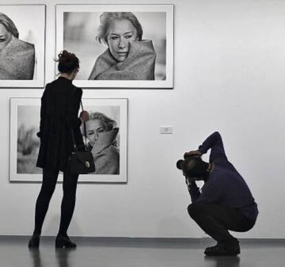 Helen Mirren interpretó a Isabel II y hoy comparte anuncio con una pléyade de ‘instagrammers’.