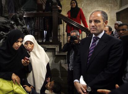 El presidente de la Generalitat recibió ayer a los nueve niños palestinos que serán tratados de distintas enfermedades y lesiones en los hospitales de la Agència Valenciana de Salut.