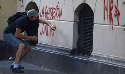 Pintadas en el 11 aniversario de los disturbios de 2001.