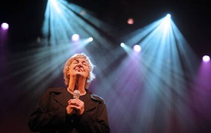 Jacques Higelin, en un concierto en marzo de 2010 en París. 