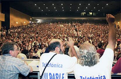 <font size="2"><b>La asamblea de trabajadores de Sintel deciden levantar el campamento</font></b><br>(EFE)<br><b>Galería:</b> <a href="http://www.elpais.es/fotografia/especiales/sintel/1.html">Historia de un conflicto</a>