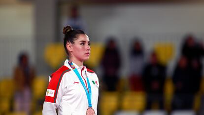 La gimnasta mexicana Dafne Navarro, tras ganar la medalla de bronce ganada en los Juegos Panamericanos 2019, en Lima (Perú).