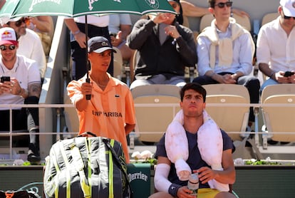 Carlos Alcaraz, durante un descanso en la final de Roland Garros frente al alemán Alexander Zverev