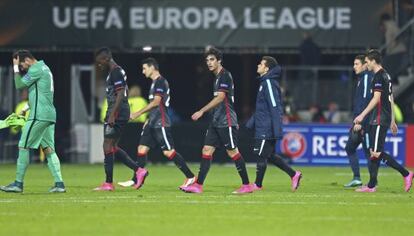 Los jugadores del Athletic tras la derrota