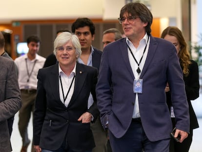 Los eurodiputados catalanes Antoni Comín, Clara Ponsatí y Carles Puigdemont, en el Parlamento Europeo el 29 de marzo.