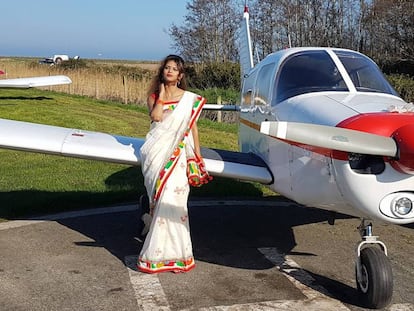 La piloto, actriz y modelo bangladesí Maksuda Akhter, primera mujer bangladesí en revelar públicamente bajo la campaña #MeToo el nombre de su agresor sexual.