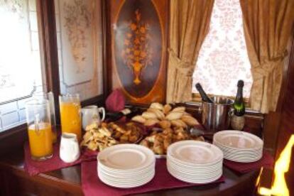 Desayuno a bordo del tren Al Ándalus.