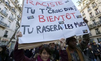 Manifestaci&oacute;n contra el racismo celebrada hoy en Par&iacute;s. 
