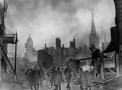 Imagen tomada tras un bombardeo en Coventry en el Reino Unido, en 1940.