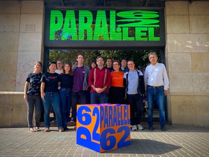 La directora de Paral·lel 62, Anna Cerdà; el teniente de Cultura del Ayuntamiento de Barcelona, Jordi Martí y el delegado de Derechos Culturales de la ciudad, Daniel Granados, en la presentación del espacio este viernes.