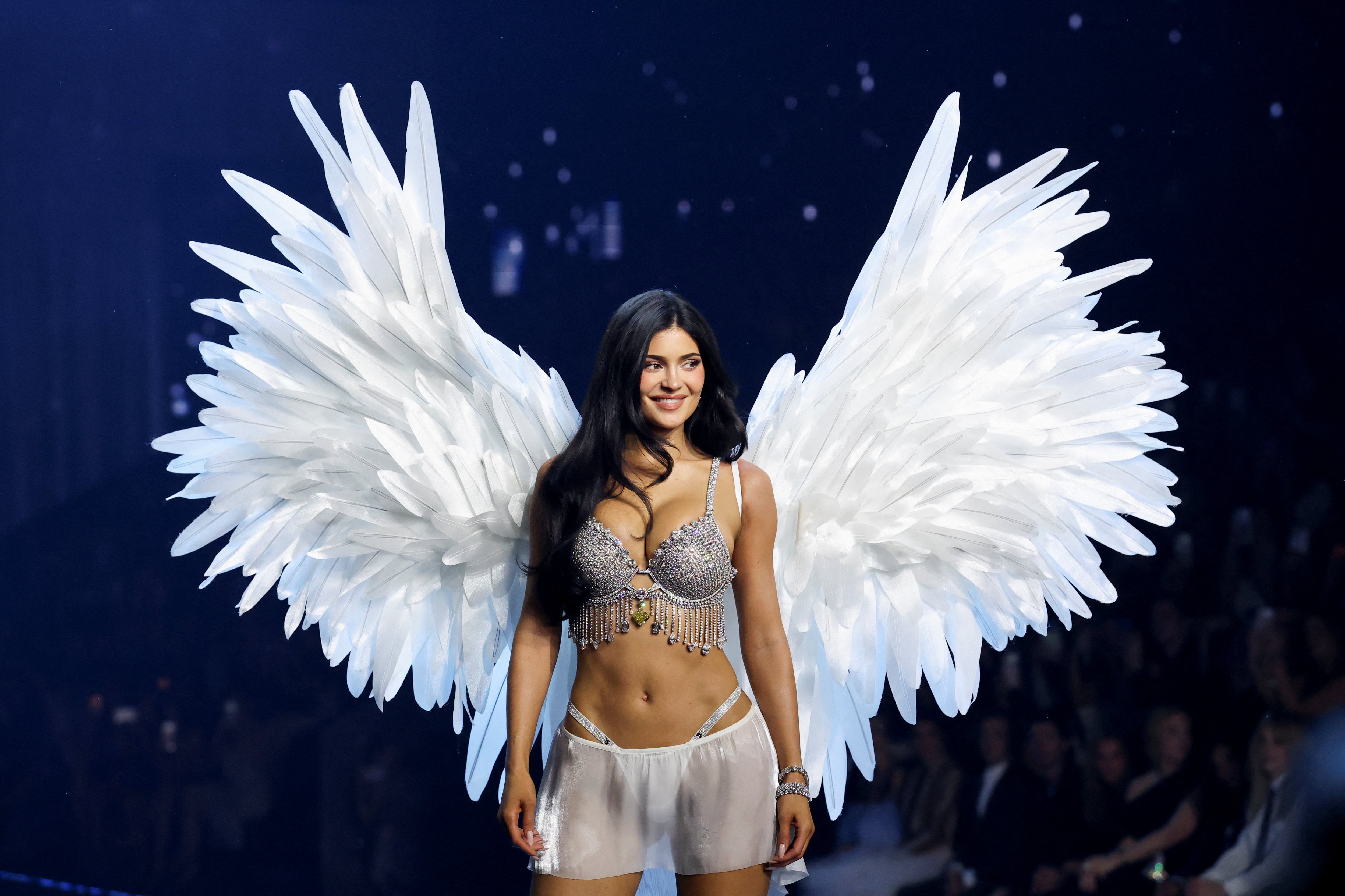 Kylie Jenner debuta en el desfile de Victoria’s Secret con un Fantasy Bra de 50 millones, el más caro de la historia
