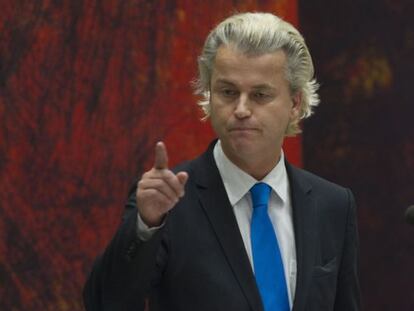 Geert Wilders se dirige al Parlamento. 