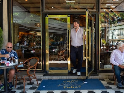 Café Tabac, el lugar donde se reúnen muchos votantes de Milei en Buenos Aires, el 22 de noviembre.