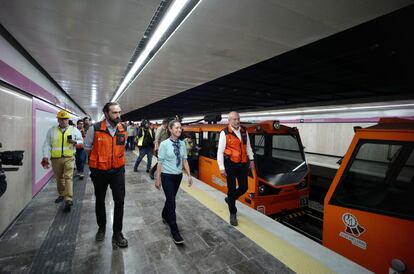 La Jefa de Gobierno, Claudia Sheinbaum Pardo, recorre  y supervisa la obra civil de las remodelación de la Línea 1, en el tramo que comprende de las estaciones Pantitlán a Salto del Agua.