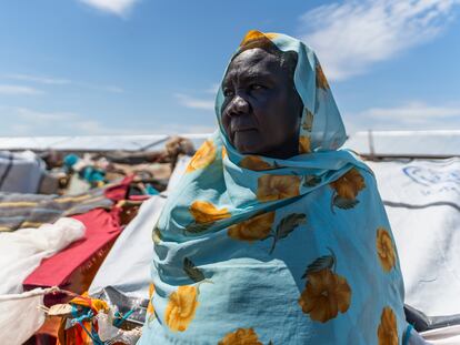 Feyrouz Faiz, sudanesa procedente de Omdurmán, vive en el centro de tránsito de Renk, en Sudán del Sur, desde que huyó de su país a causa de la guerra.